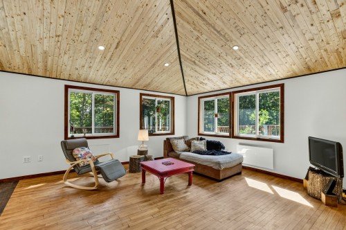 Living Room - 763 Rue Des Sapins, Saint-Hippolyte, QC 