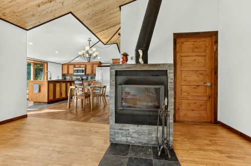 Living Room - 763 Rue Des Sapins, Saint-Hippolyte, QC 