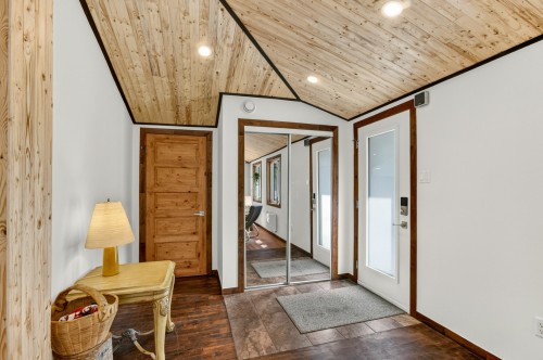 Mud Room - 763 Rue Des Sapins, Saint-Hippolyte, QC 