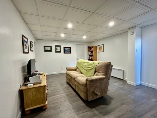 Salle familiale - 111 Av. De L'Église, Rouyn-Noranda, QC 
