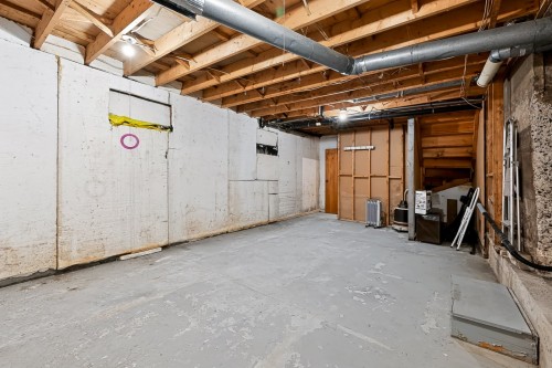 Salle familiale - 196 Rue Greenfield, Longueuil (Greenfield Park), QC 