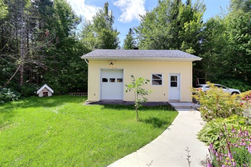 Garage - 650 Rue Jobin, Québec (La Haute-Saint-Charles), QC 
