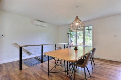 Salle à manger - 650 Rue Jobin, Québec (La Haute-Saint-Charles), QC 