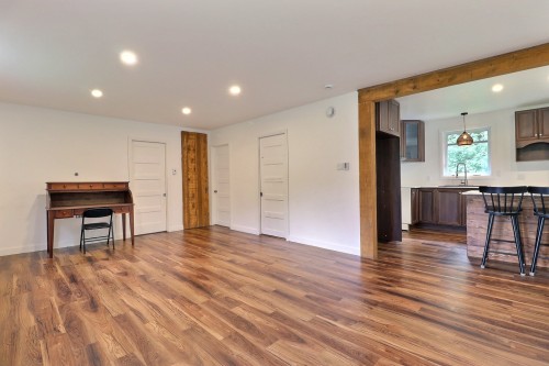 Salon - 650 Rue Jobin, Québec (La Haute-Saint-Charles), QC 