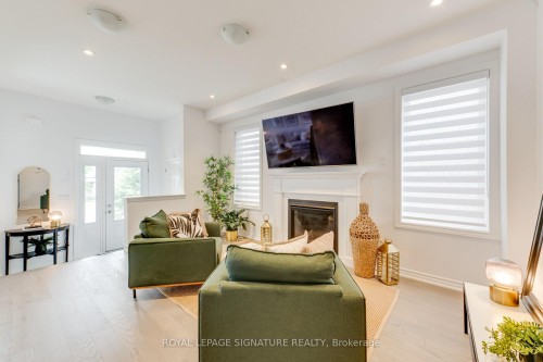 15 Mountainside Crescent, Whitby, ON 
