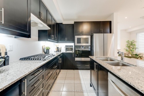 15 Mountainside Crescent, Whitby, ON 