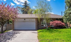 2474 Yarmouth Crescent Oakville, ON L6L 2M8