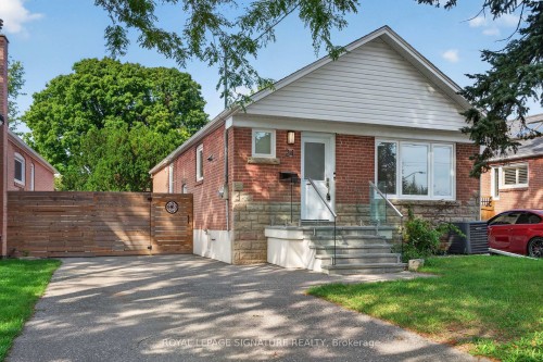 24 Glenshaw Crescent, Toronto, ON 