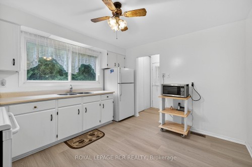 856 Magnolia Avenue, Newmarket, ON 