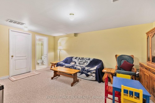 856 Magnolia Avenue, Newmarket, ON 