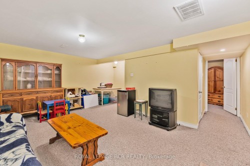 856 Magnolia Avenue, Newmarket, ON 