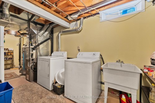 856 Magnolia Avenue, Newmarket, ON 
