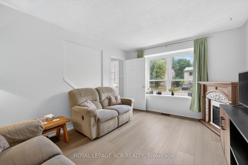 856 Magnolia Avenue, Newmarket, ON 