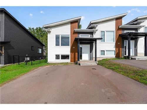 28 De La Colline St, Dieppe, NB 