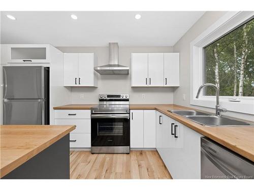 28 De La Colline St, Dieppe, NB 