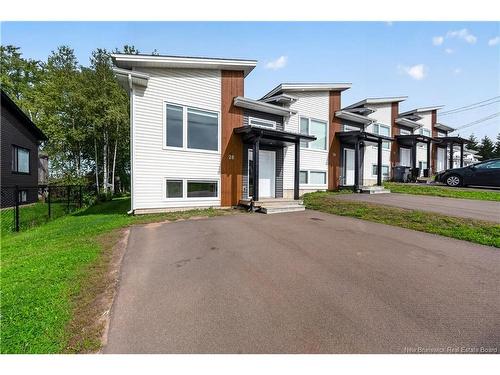 28 De La Colline St, Dieppe, NB 