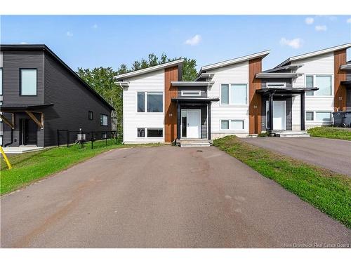 28 De La Colline St, Dieppe, NB 
