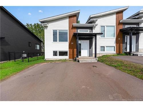 28 De La Colline St, Dieppe, NB 