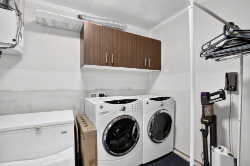 Laundry - 147 Rue Du Parc-Des-Érables, Laval (Auteuil), QC 