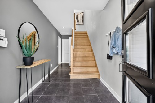 Mud Room - 147 Rue Du Parc-Des-Érables, Laval (Auteuil), QC 
