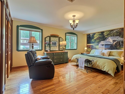 Master Bedroom - 9 Rue Maude, Saint-Placide, QC 