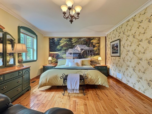 Master Bedroom - 9 Rue Maude, Saint-Placide, QC 