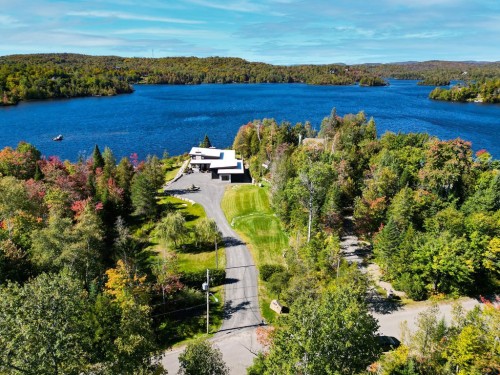 Extérieur - 10 Av. D'Anjou, Estérel, QC 