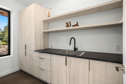 Salle de lavage - 10 Av. D'Anjou, Estérel, QC 