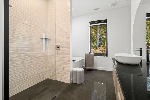 Salle de bains - 10 Av. D'Anjou, Estérel, QC 
