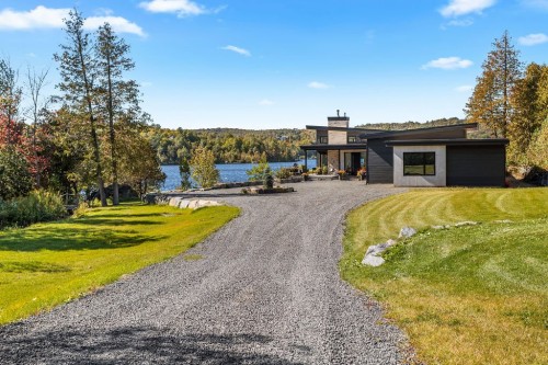 Extérieur - 10 Av. D'Anjou, Estérel, QC 