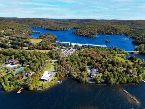 Extérieur - 10 Av. D'Anjou, Estérel, QC 