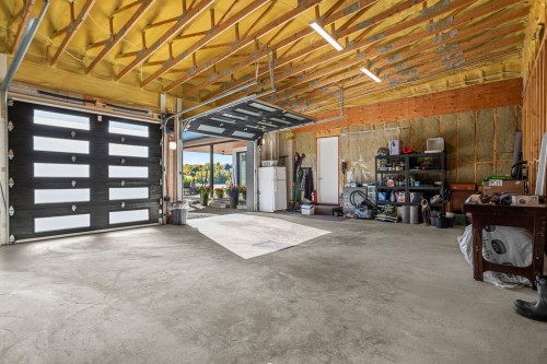 Garage - 10 Av. D'Anjou, Estérel, QC 