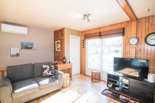 Salon - 779 4E Rang E., Saint-Pascal, QC 