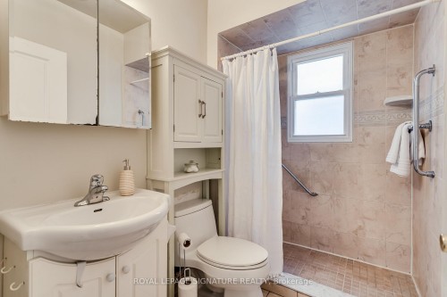 32 Wigan Crescent, Toronto, ON 