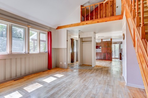 Salon - 64 Rue De La Chute-Rouge, Sainte-Marguerite-Du-Lac-Masson, QC 