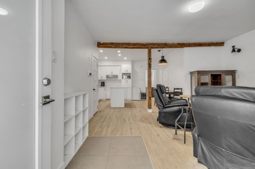 Salon - 390  - 394 Rue Franklin, Québec (La Cité-Limoilou), QC 