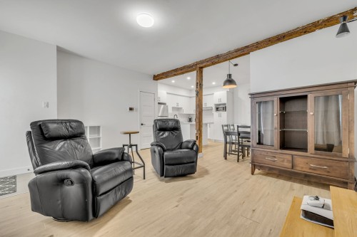 Salon - 390  - 394 Rue Franklin, Québec (La Cité-Limoilou), QC 