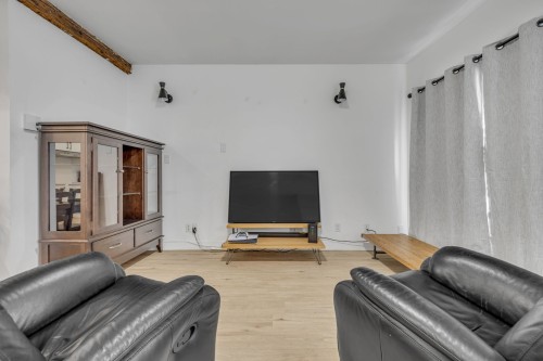 Salon - 390  - 394 Rue Franklin, Québec (La Cité-Limoilou), QC 