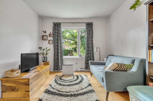 Salon - 390  - 394 Rue Franklin, Québec (La Cité-Limoilou), QC 