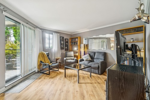 Salon - 2-12840 Rue De Montigny, Montréal (Rivière-Des-Prairies/Pointe-Aux-Trembles), QC 