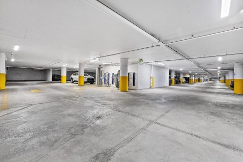 Garage - 402-5265 Av. De Courtrai, Montréal (Côte-Des-Neiges/Notre-Dame-De-Grâce), QC 