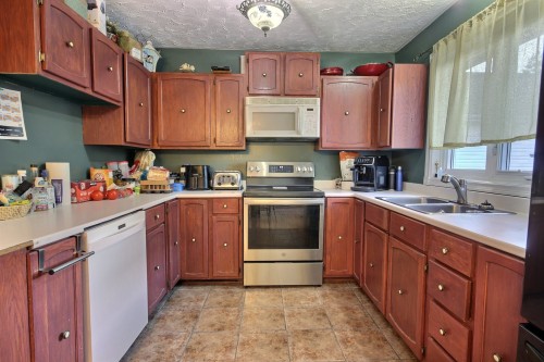 Cuisine - 58 Av. Marcotte, Rouyn-Noranda, QC 