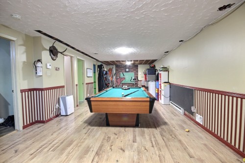 Salle familiale - 58 Av. Marcotte, Rouyn-Noranda, QC 