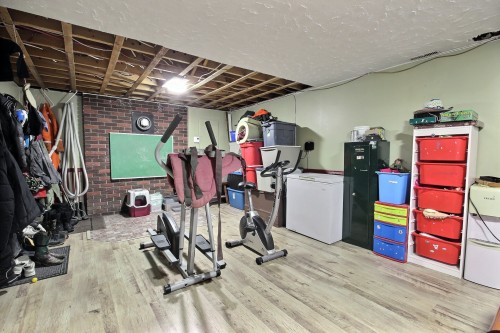 Salle familiale - 58 Av. Marcotte, Rouyn-Noranda, QC 