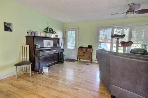 Salon - 58 Av. Marcotte, Rouyn-Noranda, QC 