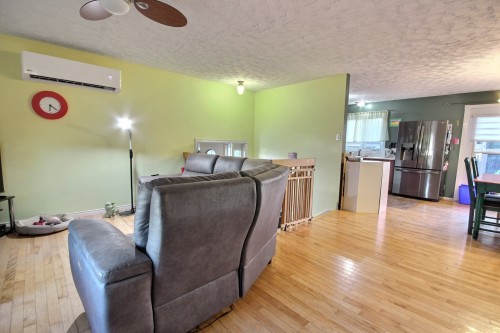 Salon - 58 Av. Marcotte, Rouyn-Noranda, QC 