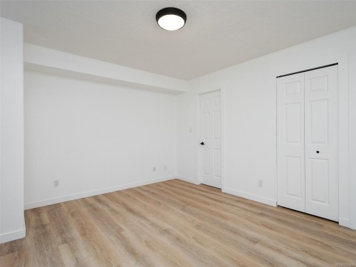 #101-3724 Harriet Rd, Saanich, BC 