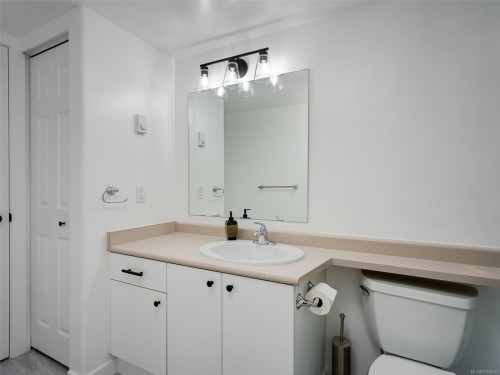 #101-3724 Harriet Rd, Saanich, BC 