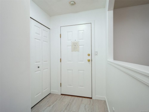 #101-3724 Harriet Rd, Saanich, BC 