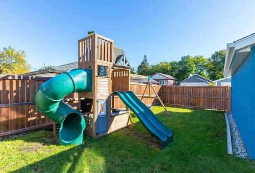 80 Braemar Ave, Winnipeg, MB 